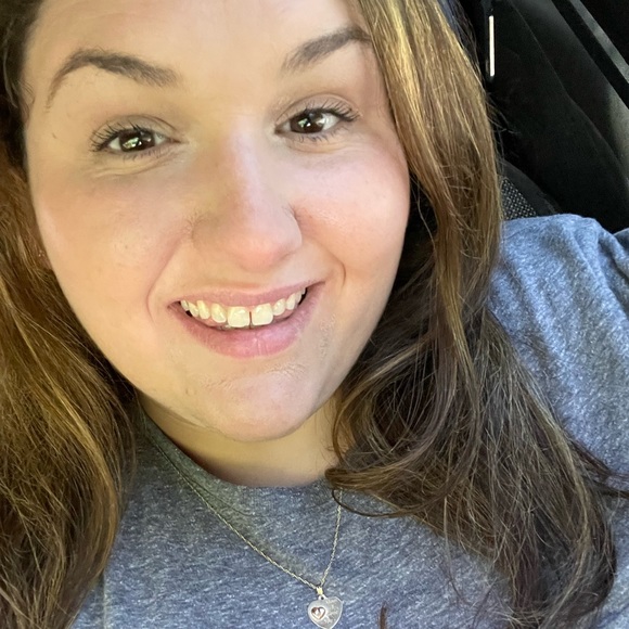 Meet your Posher, Gabby - Picture 3 of 3